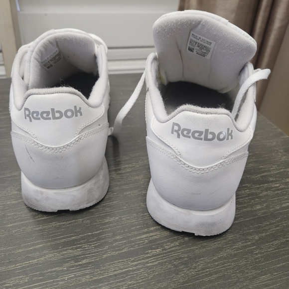 Reebok Classic White Sneakers. Size 9.5 Shoes. Casual - Picture 3 of 6